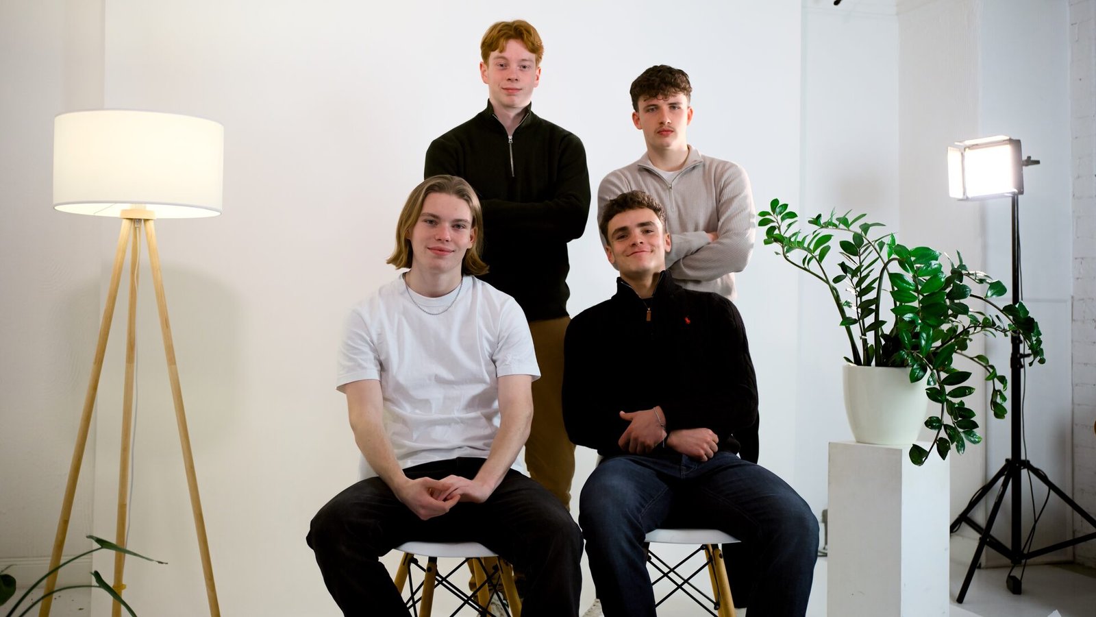 Das Team gemeinsam im Studio